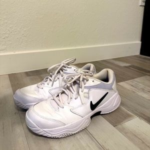 Women’s Nike Court Lite 2 size 7
